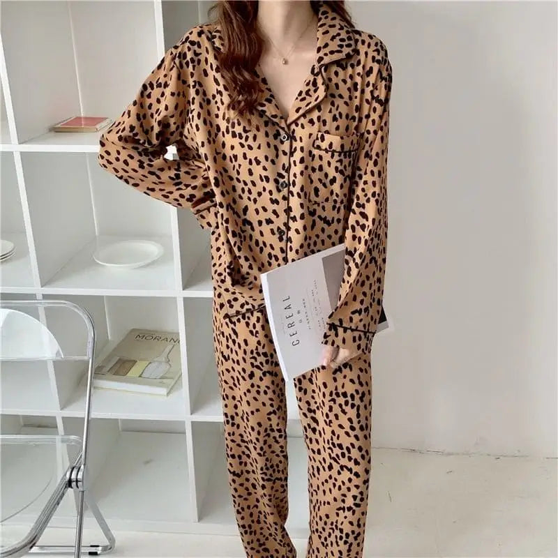 pyjama femme motif léopard.