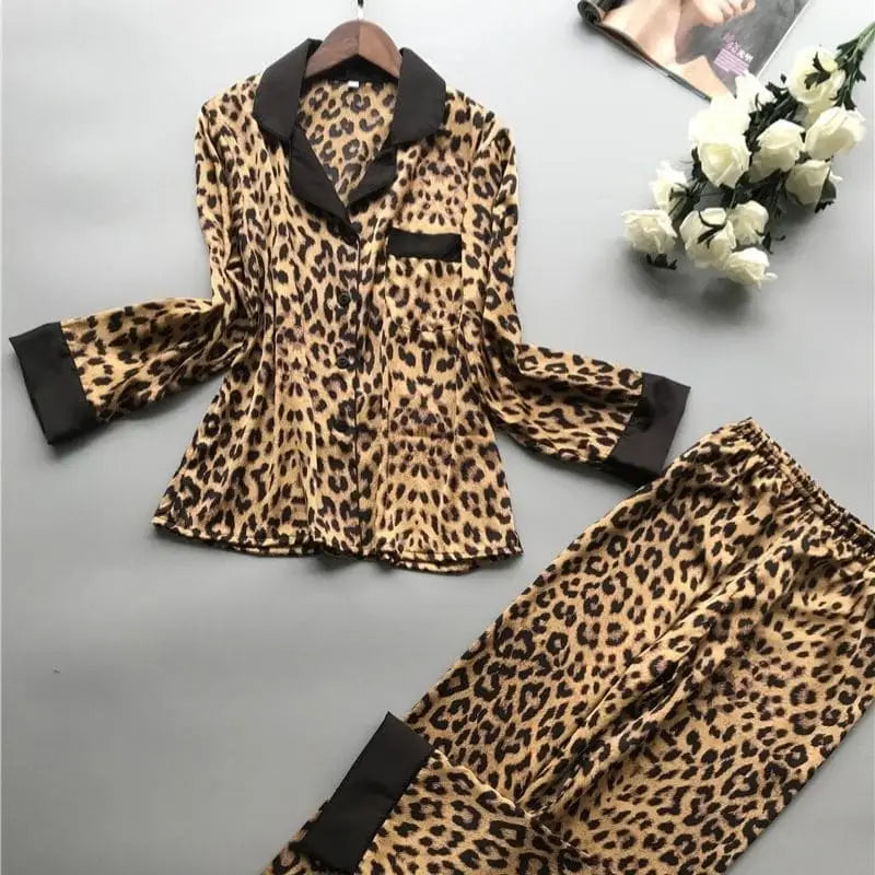 pyjama léo satin.