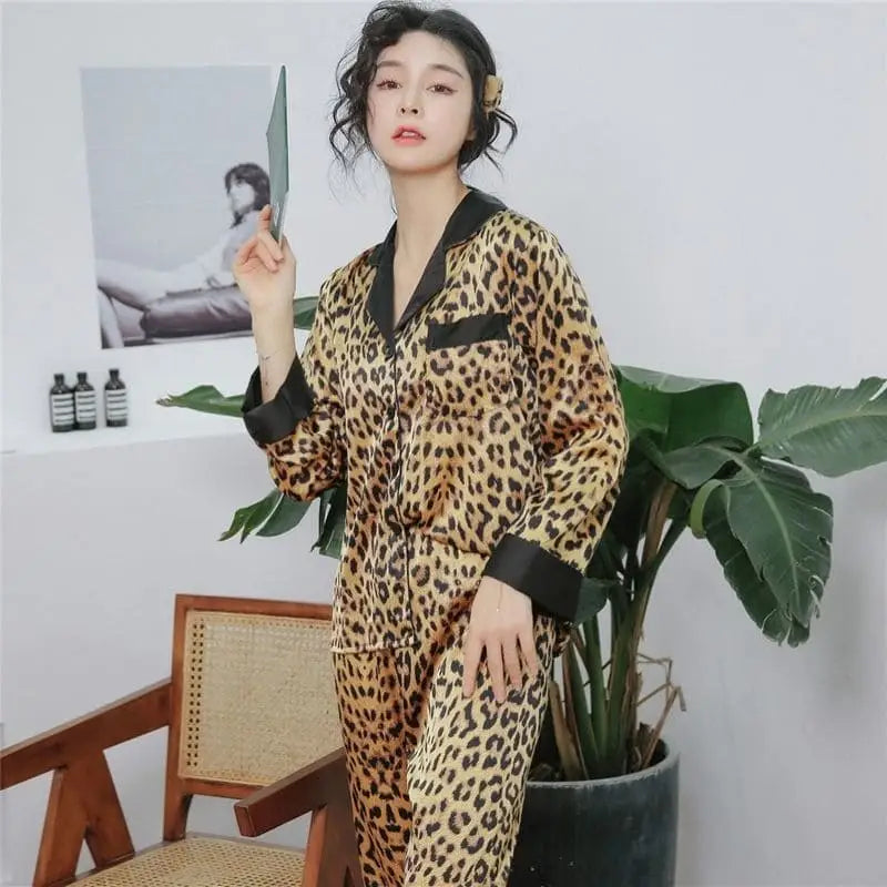 pyjama léopard satin.