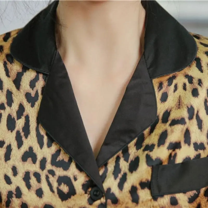 chemise pyjama léopard.