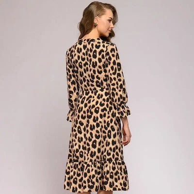 Dos robe léopard évasée.