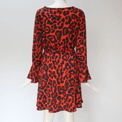 Robe léopard rouge de dos.