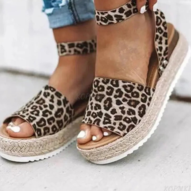 Sandales compensées leopard best sale