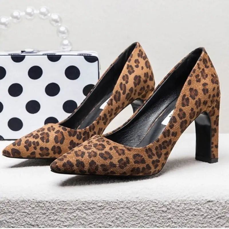 talons hauts léopard marron.