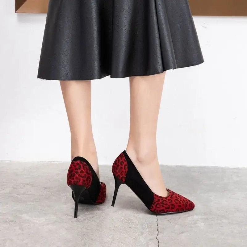 talons noirs et rouges léopard.
