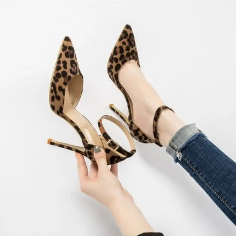 talons bouts pointus léopard.