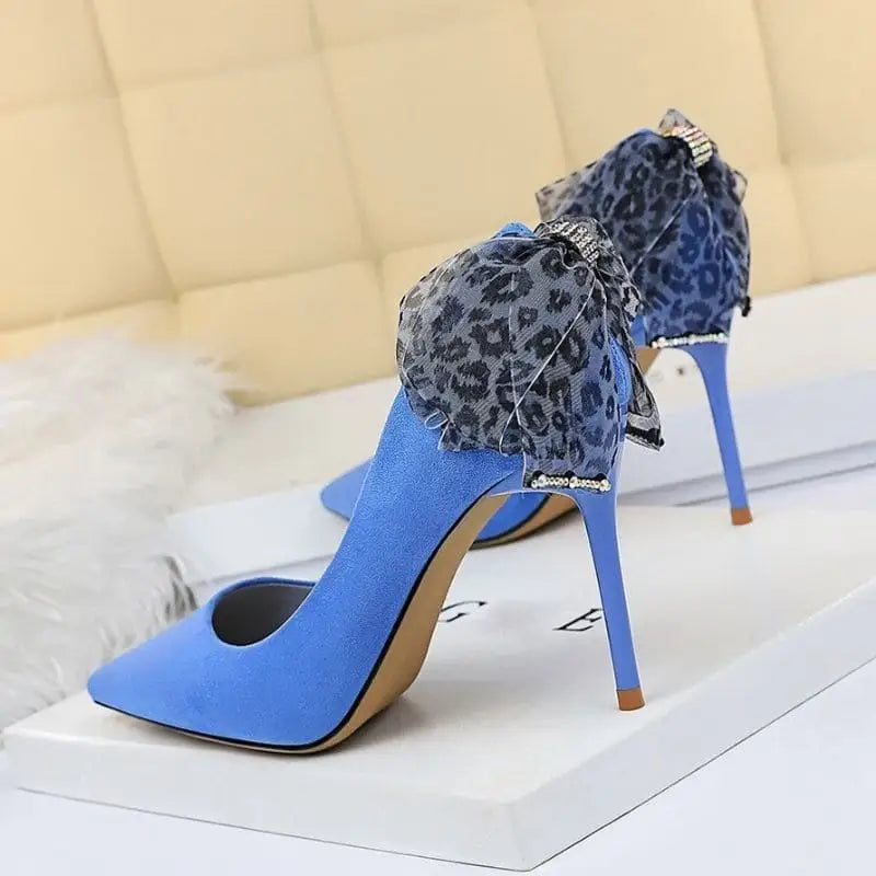 talons bleus léopard colorés.