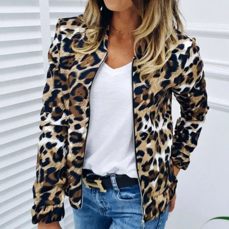Veste courte léopard.