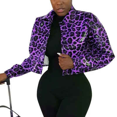 Veste similicuir léopard violette.
