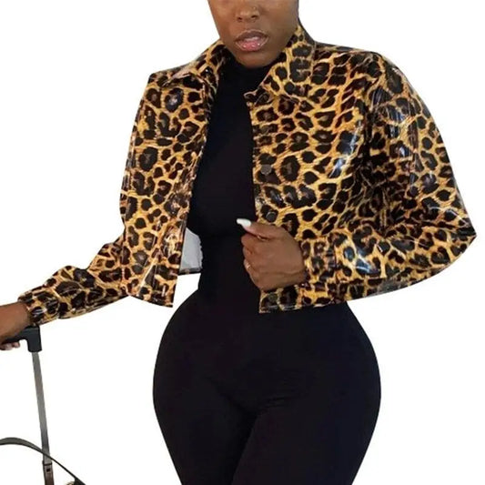Veste léopard similicuir.