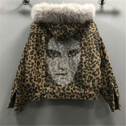 Veste léopard tendance fourrure grise.